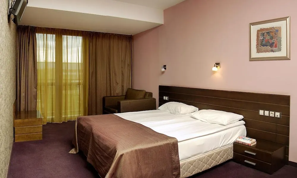 Budapest Hotel - Free Parking Sofia 3*,