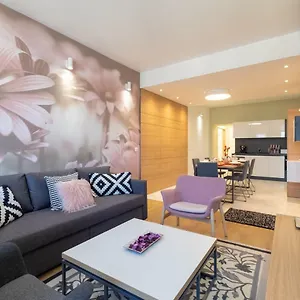 דירה Vitosha Blvd Luxury 2-bedroom, 2-bathroom With Balcony