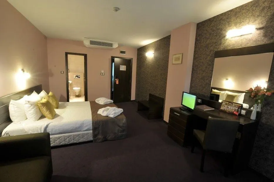 Budapest Hotel Sofia 3*,